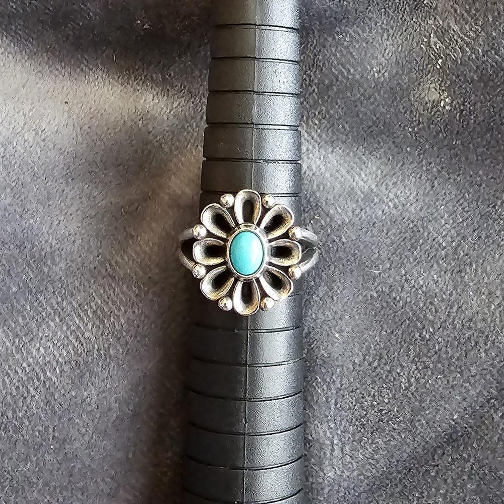 Retired James Avery De Flores Ring